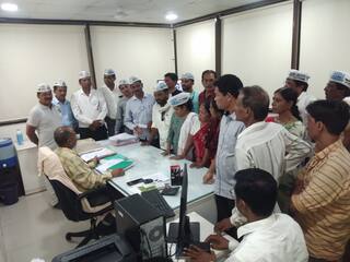 AAP Nagpur : मंगळवारी तलावाची दुर्दशा; आम आदमी पार्टीतर्फे मनपा सहायक आयुक्तांना घेराव