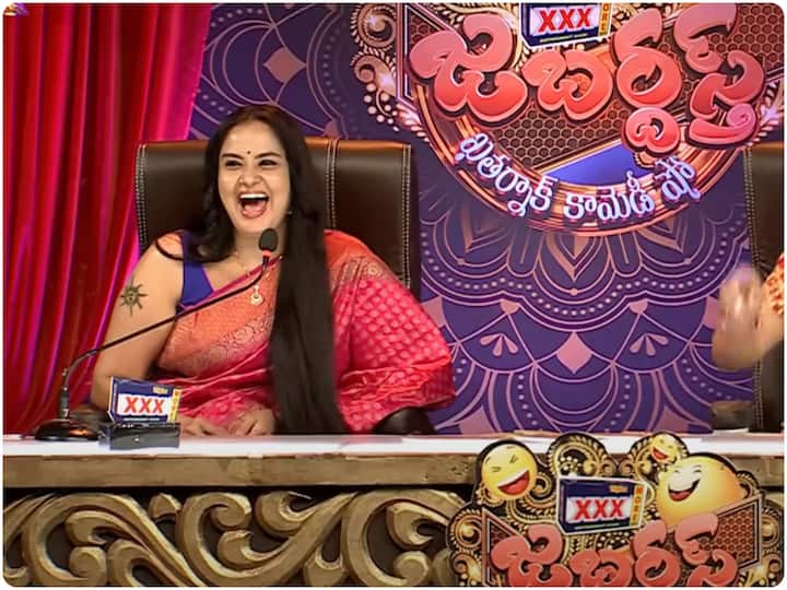 Jabardasth Comedian Rocket Raghava made fun of actress Pragathi Mahavadi workouts in his latest skit Actress Pragathi : ఏ వయస్సులో చేయాల్సినవి ఆ వయస్సులో చేయాలి - ప్రగతిపై పంచ్