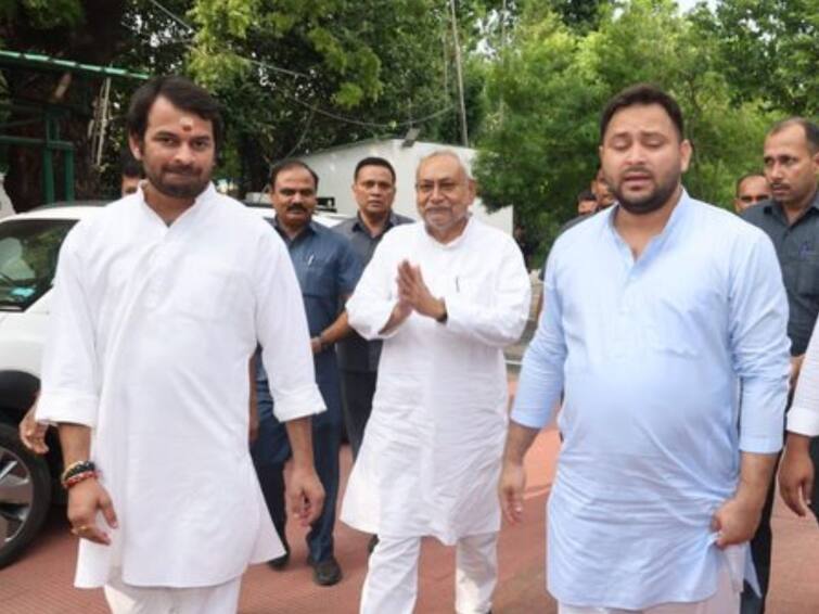 BJP only knows how to divide people on communal lines says Tejashwi Yadav as Kumar joins hands with him to form government in Bihar Bihar Political Crisis: ‘বিজেপি শুধু বিভেদ তৈরি করতে জানে’, বললেন তেজস্বী, ফিরছে ‘চাচা-ভাতিজা’ সরকার