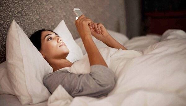 ઊંઘનો અભાવ- જો તમને સતત થાક, સુસ્તી અને ઉર્જાનો અભાવ લાગે છે, તો શરીરમાં ઓમેગા-3 ફેટી એસિડની ઉણપ થઈ શકે છે. તેનાથી તમારી ઊંઘ પણ ઓછી થઈ શકે છે. એક રિસર્ચમાં જાણવા મળ્યું છે કે જે લોકોમાં ઓમેગા-3 સારી માત્રામાં હોય છે, તેમને પણ સારી ઊંઘ આવે છે.