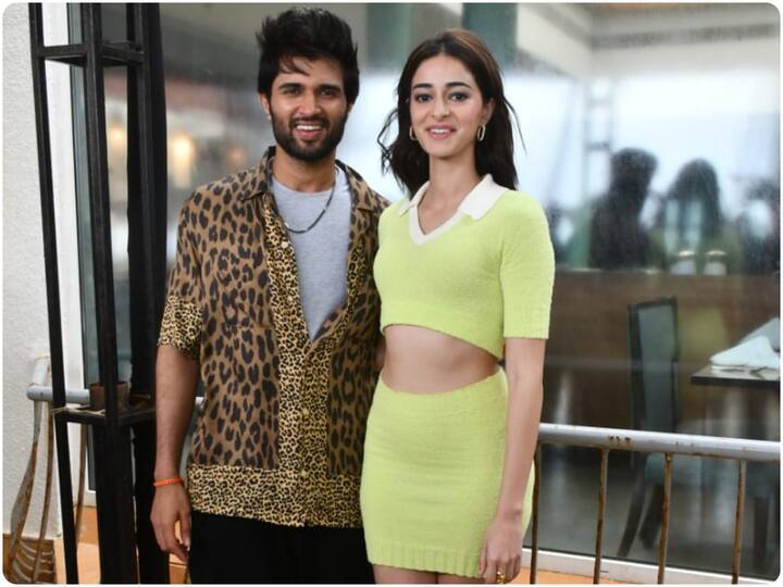 Vijay Devarakonda and Ananya Panday At Mumbai : విజయ్ దేవరకొండ, అనన్యా పాండే జోడీకి తోడు 'లైగర్' ప్రమోషన్స్‌లో రమ్యకృష్ణ జాయిన్ అయ్యారు. ముగ్గురూ కలిసి ముంబైలో సినిమాను ప్రమోట్ చేశారు.