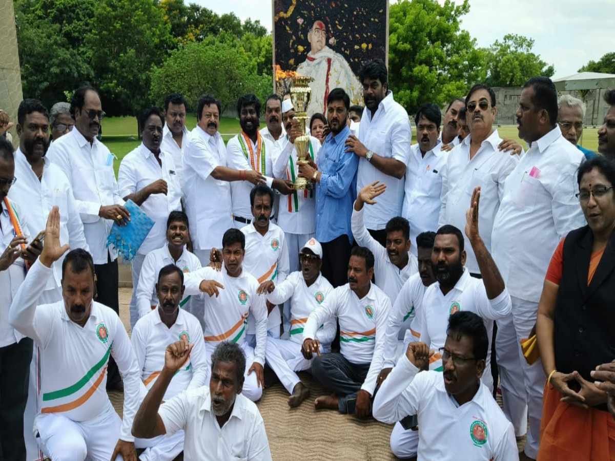 ராஜீவ் காந்தி பிறந்த நாள் : இரண்டு ஜோதி துவக்க விழாக்கள்.. குழம்பும் காங்கிரஸ் கட்சி தொண்டர்கள்