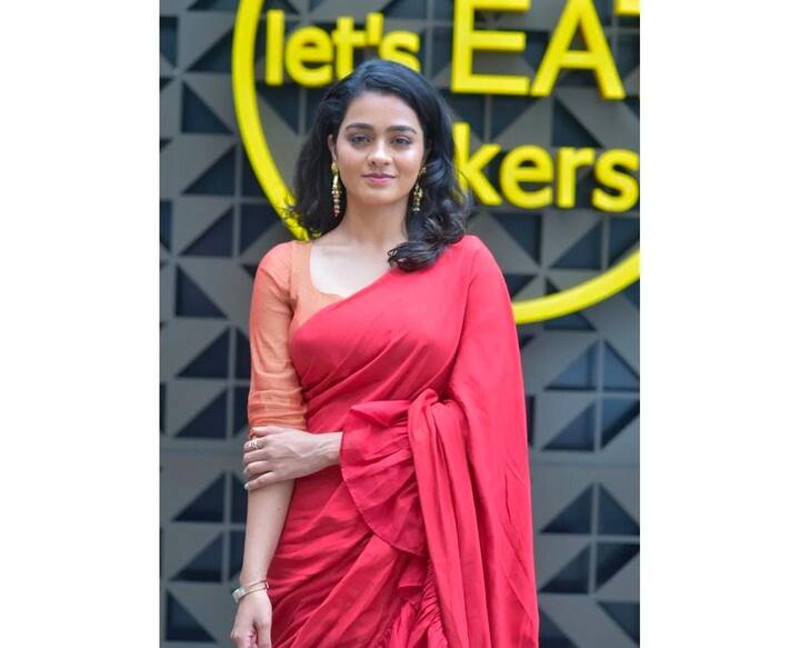 அழகே அழகே என் அழகே நிலவே நிலவே முழு நிலவே...