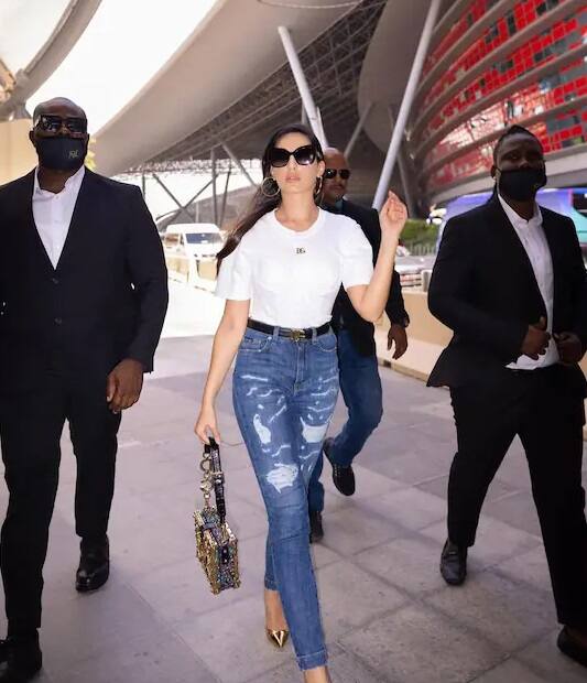 Nora Fatehi Pics: व्हाइट ट्रांसपेरेंट ड्रेस में नोरा फतेही क्लासी लग रही हैं