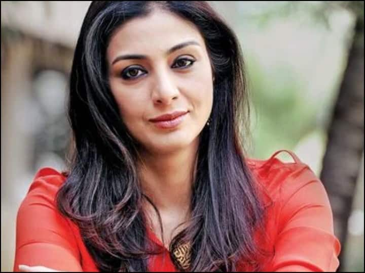 Actress tabu got injured at bhola film set during actiong sequence shooting Tabu Bhola Shooting: 'भोला' के सेट पर चोटिल हुईं अभिनेत्री तब्बू, शूटिंग के दौरान हुआ ये हादसा