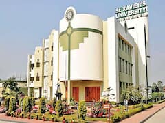 Proffessor Bikini Photos: ప్రొఫెసర్ బికినీ ఫోటోలు ఇన్‌స్టాలో, చూసేసిన స్టూడెంట్స్! 99 కోట్లు కట్టాలన్న వర్సిటీ