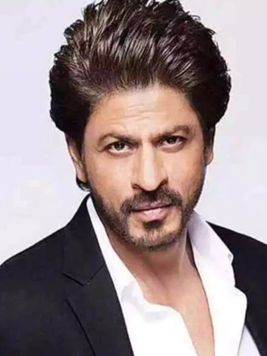 बॉलीवुड के किंग कहे जाने वाले शाहरुख खान (Shahrukh Khan) को इंस्टा पर 30 मिलियन लोग फॉलो करते हैं. रिपोर्ट्स की माने तो यह एक पोस्ट के लिए 80 लाख से एक करोड़ रूपये की बीच की फीस वसूलते हैं.