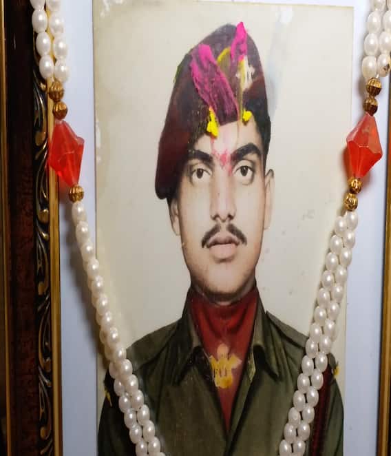 Independence Day 2022 Special: पांच दुश्मनों को मौत के घाट उताकर खाई थी सीने पर गोली, जानिए भिलाई के सपूत शहीद कौशल यादव की बहादुरी की दास्तां Independence Day 2022 Special: पांच दुश्मनों को मौत के घाट उताकर खाई थी सीने पर गोली, जानिए भिलाई के सपूत शहीद कौशल यादव की बहादुरी की दास्तां