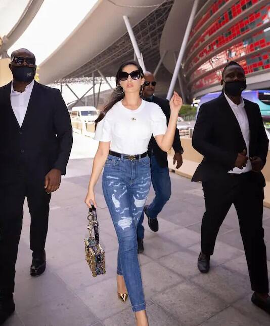 Nora Fatehi Pics: व्हाइट ट्रांसपेरेंट ड्रेस में नोरा फतेही क्लासी लग रही हैं
