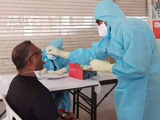 Mumbai Corona News: मुंबई में बीते 24 घंटे में 80 फीसदी बढ़े कोरोना के मामले, 40 दिन बाद आए सबसे ज्यादा नए केस