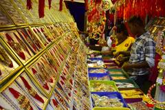 Raksha Bandhan 2022: जबलपुर में राखी के बाजार में रौनक कम, दुकानदारों ने बताई इसके पीछे की वजह