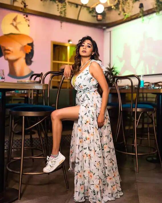 ટીના દત્તાએ બહુજ નાની ઉંમરમાં એક્ટિંગની દુનિયામાં પગ મુક્યો હતો. એક્ટ્રેસ કેટલીય બંગાળી ફિલ્મોમાં પણ કામ કરી ચૂકી છે.