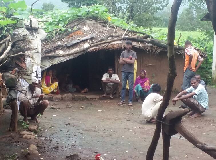 75th Year of Independence Day of India 12 thousand families are still waiting for a house in Palghar district Palghar News : स्वातंत्र्याचा अमृत महोत्सव; 'साहेब तुम्हीच सांगा, आम्ही झेंडा कुठे लावू?', 12 हजार बेघर कुटुंबियांचा सवाल