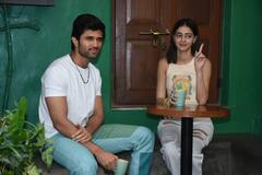 Ananya Vijay Pics: अनन्या पांडे संग कॉफी डेट पर दिखे विजय देवरकोंडा, इस बार चप्पल छोड़ फैंसी जूते में दिखाया स्वैग
