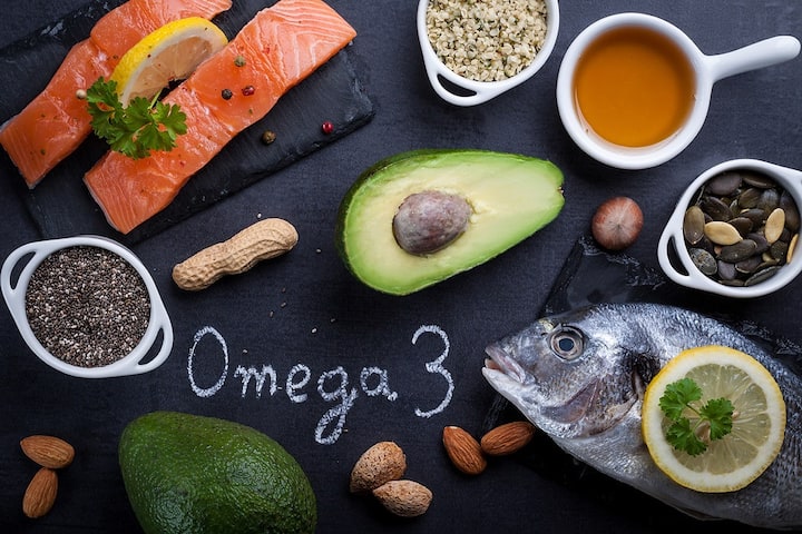 Omega-3 Fatty Acids For Body: ઓમેગા-3 ફેટી એસિડ હૃદય અને મનને સ્વસ્થ રાખવા માટે ખૂબ જ જરૂરી છે. કેટલાક લક્ષણો પરથી  ઓળખી શકાય છે કે,  શરીરમાં ઓમેગા-3ની  ઉણપ છે.