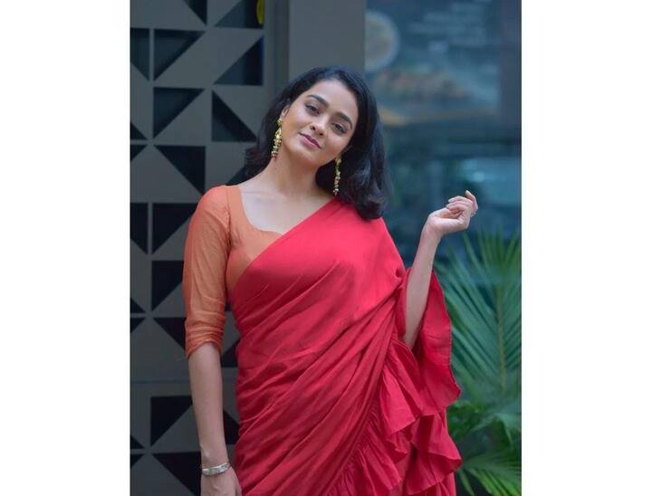 அழகே அழகே என் அழகே நிலவே நிலவே முழு நிலவே...