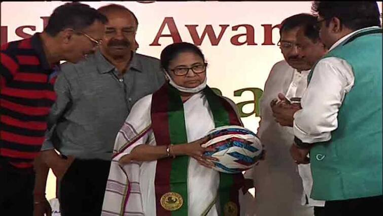 Mamata Banerjee donates 50 lakh at Mohun Bagan club tent inauguration Mamata Banerjee: মোহনবাগান ক্লাবের টেন্টের উদ্বোধনে এসে ৫০ লক্ষ টাকা অনুদান মমতা বন্দ্যোপাধ্যায়ের