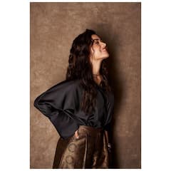 Rashmika Mandanna Pics: रश्मिका मंदाना ने अपनी फोटो से बढ़ाया इंटरनेट का तापमान, अदाएं देख फैंस बोले- OMG