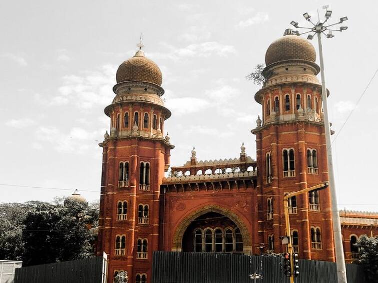 Hindu Religious Charities Commissioner fined Rs 1 lakh in contempt of court case இந்து சமய அறநிலைய துறை ஆணையருக்கு ரூ.1 லட்சம்  அபராதம் - நீதிமன்றம் இடைக்கால தடை