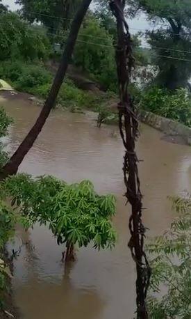 राज्याच्या विविध भागात मुसळधार पाऊस,