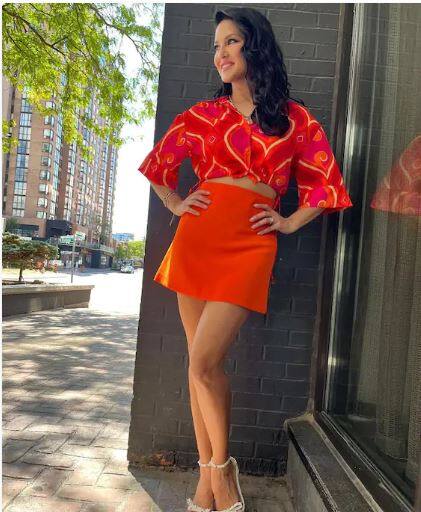 ਸੰਨੀ ਲਿਓਨ ਇੱਕ ਸੋਸ਼ਲ ਮੀਡੀਆ ਲਵਰ ਹੈ ਅਤੇ ਆਪਣੇ ਰੁਝੇਵਿਆਂ ਦੇ ਬਾਵਜੂਦ ਇਸ ਲਈ ਸਮਾਂ ਕੱਢਣਾ ਨਹੀਂ ਭੁੱਲਦੀ ਹੈ।