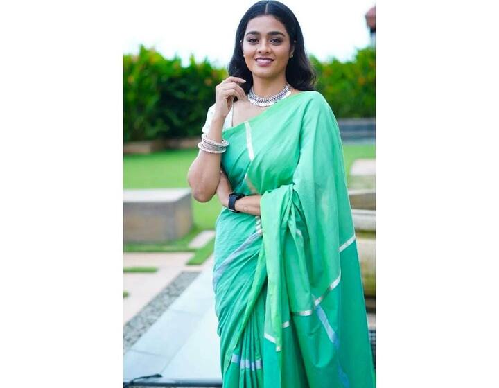 அழகே அழகே என் அழகே நிலவே நிலவே முழு நிலவே...