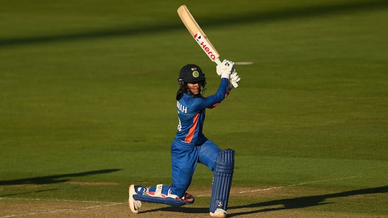 Jemimah Rodrigues climbs to top 10 in ICC T20I batting Rankings Smriti Mandhana slips ICC Rankings: কমনওয়েলথে দুরন্ত পারফরম্যান্সের সুফল, ব়্যাঙ্কিংয়ে প্রথম ১০-এ ঢুকে পড়লেন জেমাইমা