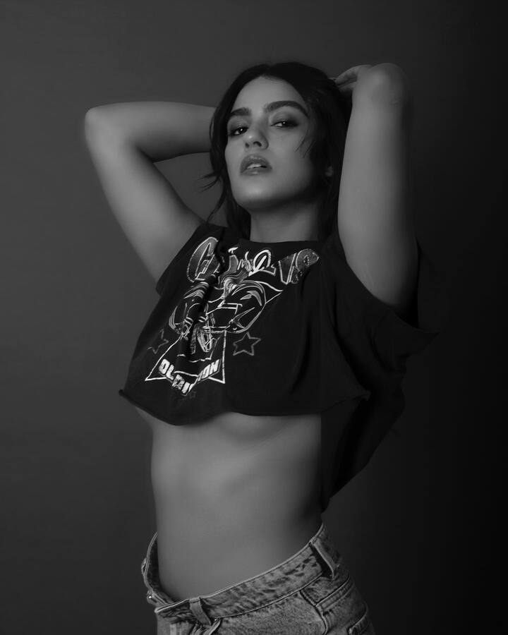 काव्या थापर (Kavya Thapar) जल्द ही बॉलीवुड इंडस्ट्री में डेब्यू करने वाली हैं. वह कई साउथ फिल्मों में नजर आ चुकी हैं.