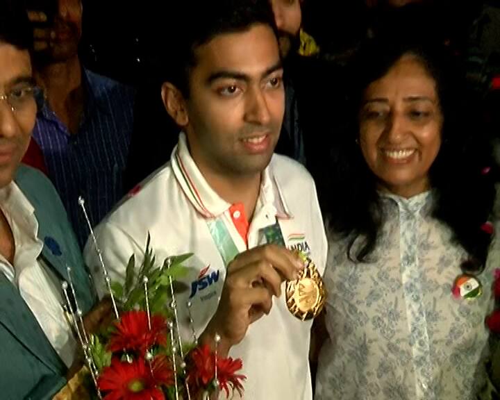 CWG 2022: Commonwealth Games gold medalist harmeet desai arrives in Surat CWG 2022: કોમનવેલ્થ ગેમ્સમાં ભારત માટે ગોલ્ડ મેડલ જીતનાર હરમીત સુરત પહોંચ્યો, કરાયું ભવ્ય સ્વાગત