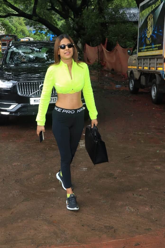 टीवी अभिनेत्री निया शर्मा (Nia Sharma) और अभिनेता धीरज धूपर (Dheeraj Dhoopar) जल्द डांस रियलिटी शो झलक दिखला जा सीजन 10 में नजर आने वाले हैं. दोनों  टीवी कलाकारों ने इसकी शूटिंग भी शुरू कर दी है. हाल में दोनों मुंबई में झलक दिखला जा के सेट पर पहुंचे थे जिसकी तस्वीरें सोशल मीडिया पर सामने आई हैं.