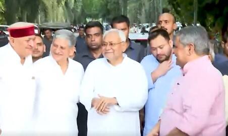 Bihar Politics: मौका देखकर बार-बार पाला क्यों बदलते हैं Nitish Kumar?