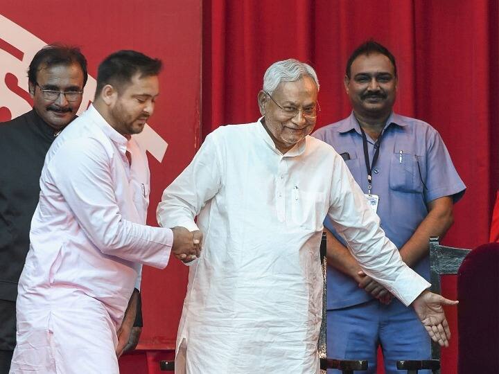 Bihar has always been the center of the country's politics, know the journey from the JP movement to the current situation India Politics: हमेशा से देश की राजनीति का केंद्र बना रहा बिहार, जानिए जेपी आंदोलन से लेकर मौजूदा हालातों तक का सफर