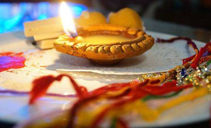 Rakhi Gifts: উপহার হিসেবে গ্যাজেটস অনেক নিরাপদ। কোনও না কোনও কাজে লেগে যায়।