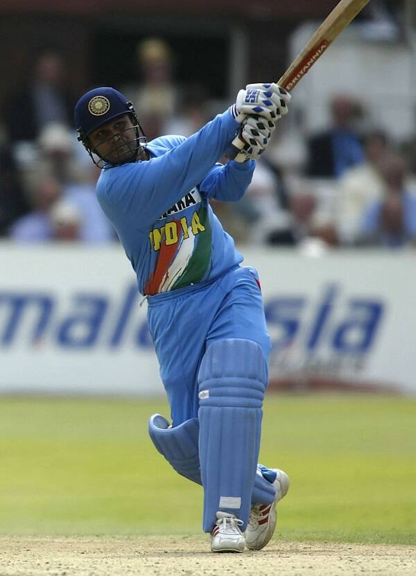 টেস্ট হোক বা টি-টোয়েন্টি, সব ফর্ম্যাটেই তিনি বিধ্বংসী। বীরেন্দ্র সহবাগ। টি-টোয়েন্টি ক্রিকেটে ভারতীয়দের মধ্যে দ্বিতীয় সর্বোচ্চ স্ট্রাইক রেট। প্রতি ১০০ বলে ১৪৫.৩৮ রান করেছেন বীরু।