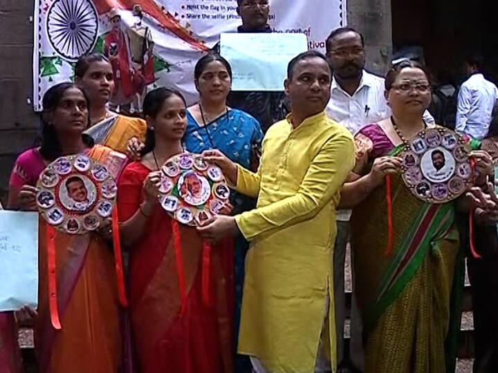 पुण्यातून पंतप्रधान नरेंद्र मोदी यांना प्रतिकात्मक राखी पाठवण्यात आली.