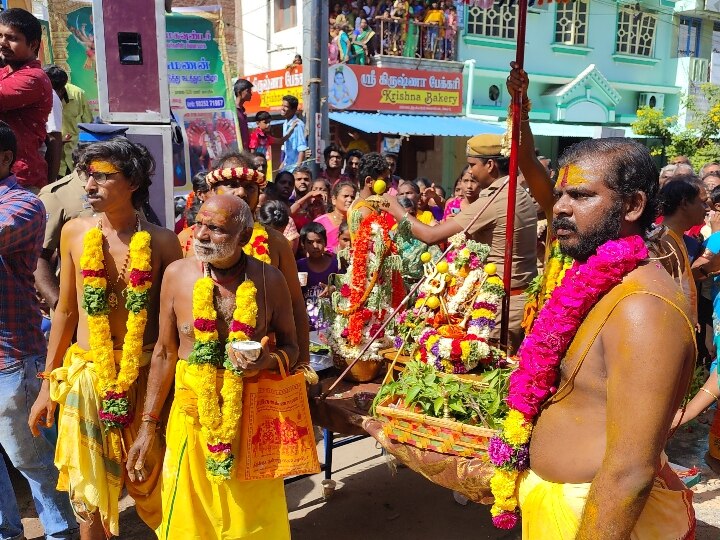 சேலத்தில் ஆடிப் பண்டிகை;  தீ மிதித்து நேர்த்திக்கடன் செலுத்திய  பக்தர்கள்