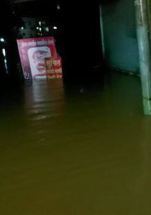 अनेक घरांमध्ये शिरलं पाणी
