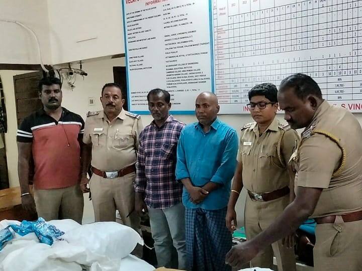 கரூர் அருகே கோழி வியாபாரிகளிடம் வழிப்பறி - 5 பேர் கைது