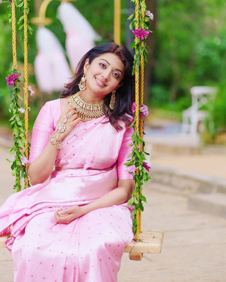 తెలుగు, తమిళ, కన్నడ భాషల్లో హీరోయిన్గా నటించింది ప్రణీత సుభాష్. -Image Credit: Pranitha Subhash/Instagram