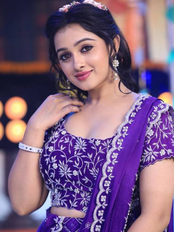 ఐశ్వర్య పిస్సే - అందమైన ఆమె చిరునవ్వు వెనుక బాధించే గతం!