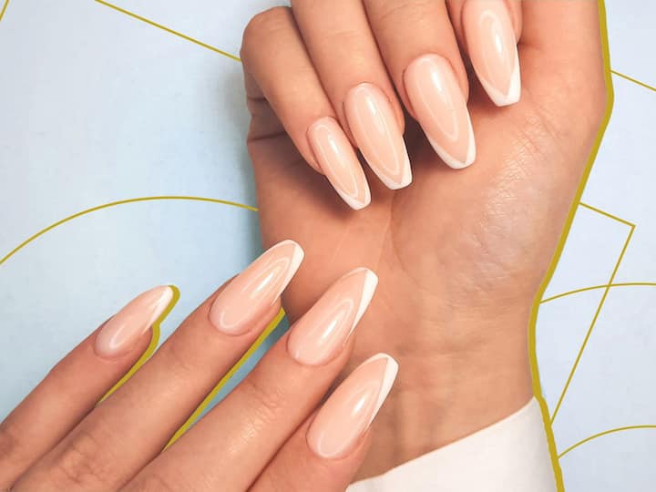 નખ તૂટવા- કેટલાક લોકોના નખ ખૂબ જ પાતળા અને નરમ થઈ જાય છે. જે ઝડપથી તૂટી જાય છે. જો તમારા નખ પણ આવા છે તો તે શરીરમાં ઓમેગા-3 ફેટી એસિડની ઉણપનો સંકેત છે. તમારે ડૉક્ટરની સલાહ લેવી જોઈએ.