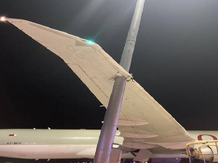 Electric pole tears apart Qatar Airways Boeing plane’s wing, Check pic மின் கம்பத்தில் மோதி விபத்துக்குள்ளான விமானம் - வைரலாகும் புகைப்படம்!