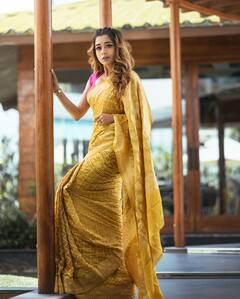 PHOTO: टीना दत्ताने पुन्हा तोडली 'संस्कारी बहू'ची इमेज, छोटा ड्रेस घालून केलं बोल्ड फोटोशूट!