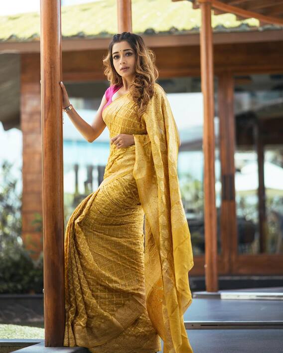 फोटो: टीना दत्ता ने फिर तोड़ी 'संस्कारी बहू' की छवि, शॉर्ट ड्रेस पहनकर किया बोल्ड फोटोशूट!