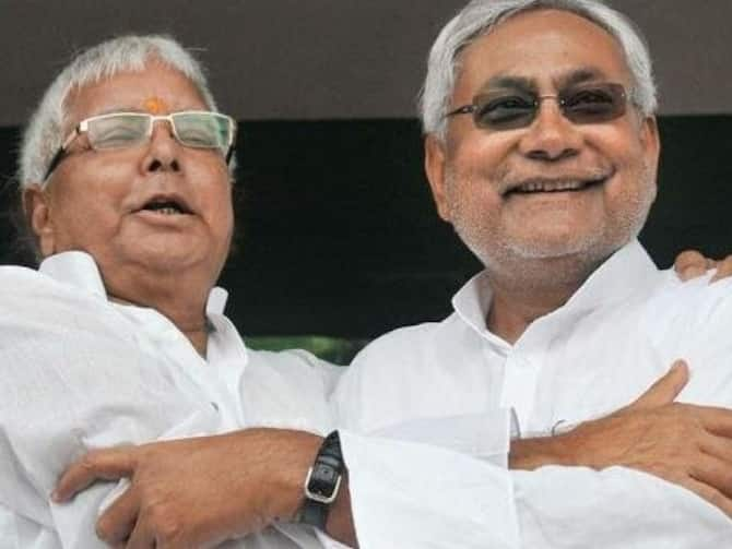 CM Nitish Kumar Spoke To Lalu Yadav On Phone Before The Swearing Of The New  Government Of Bihar | Bihar Politics: शपथ ग्रहण से पहले लालू यादव को नीतीश  कुमार ने किया