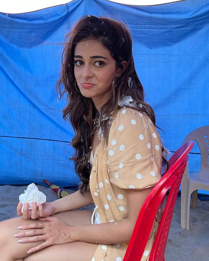 आता तिचा हा लूकही अनन्याच्या चाहत्यांना खूप आवडला आहे. विशेषत: या अभिनेत्रीच्या परफेक्ट फिगरने सगळ्यांनाच भुरळ घातली आहे. काही तासांतच त्याच्या या फोटोंवर लाखो लाईक्स आले आहेत. (फोटो सौजन्य :ananyapanday/इंस्टाग्राम)