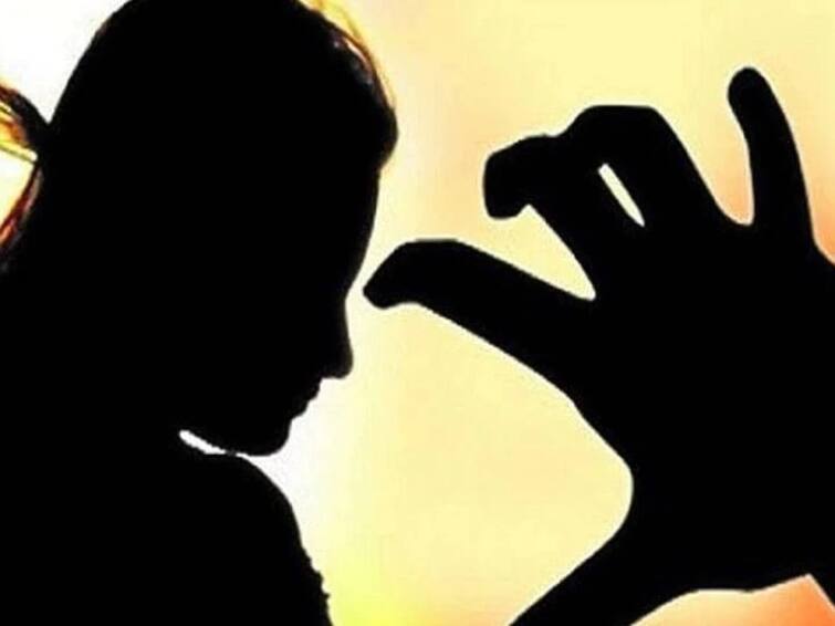 Koyembedu Chennai men attempt to sexually assault woman who was home alone Crime Crime: சென்னையில் பயங்கரம்.. தனியாக இருந்த பெண்ணுக்கு வீடுபுகுந்து, கத்திமுனையில் வன்கொடுமை முயற்சி.. நடந்தது என்ன?