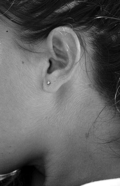 আমাদের পাঁচটা ইন্দ্রিয়র মধ্যে কান (Ear) হচ্ছে শরীরের অত্যন্ত গুরুত্বপূর্ণ একটি অঙ্গ। কোনও কিছু শোনার জন্য শরীরের এই অঙ্গটি আমাদের সাহায্য করে।