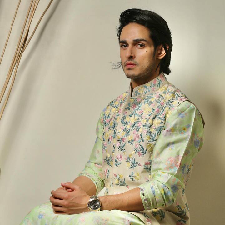 ‘बिग बॉस’ फेम एक्टर प्रियांक शर्मा (Priyank Sharma) ने हाल ही में ‘बीटी’ को दिए एक इंटरव्यू में खुलासा किया कि, उन पर एक शख्स ने हॉस्पिटल पर हमला किया था, जब वह अपनी मां के साथ रेगुलर चेकअप के लिए गए थे. हॉस्पिटल में मौजूद दो लोगों ने उनकी मदद की थी.