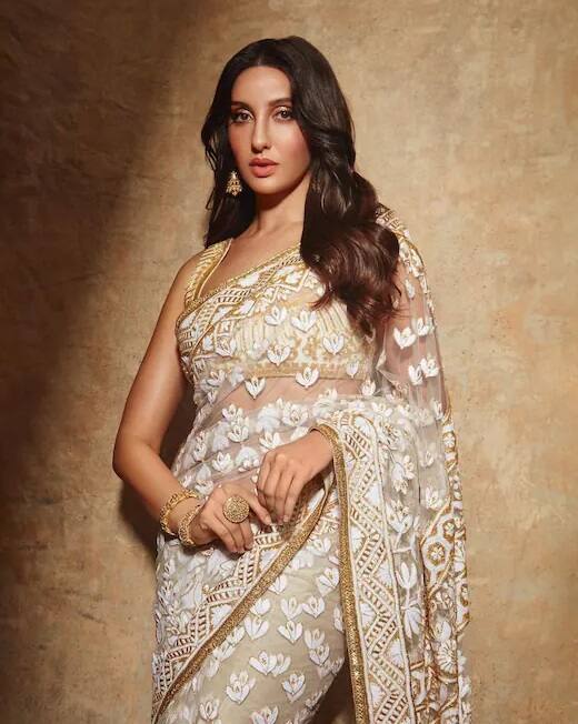 Nora Fatehi Pics: व्हाइट ट्रांसपेरेंट ड्रेस में नोरा फतेही क्लासी लग रही हैं